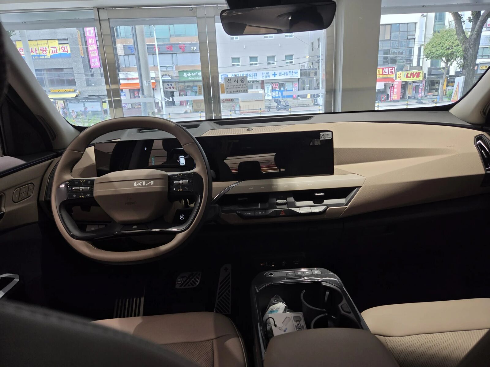 안양 기아대리점 EV5 전기차 전면 상담 차량 이미지