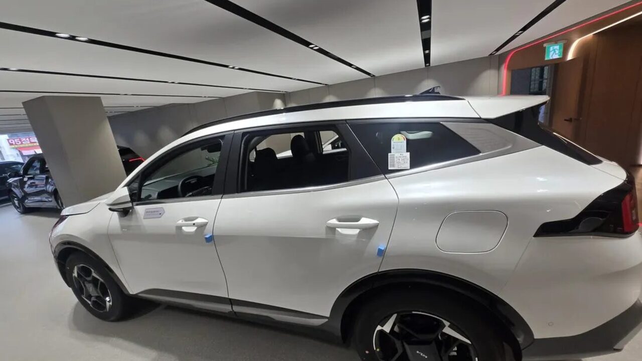 안양 기아대리점 스포티지 준중형 SUV 측면 상담 차량 이미지